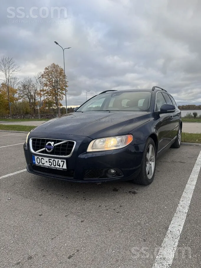 Volvo V70 2012 photo 2