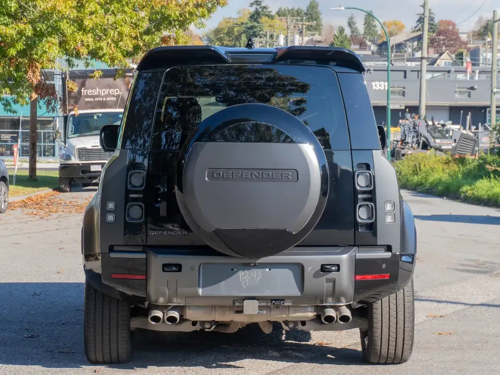 Land Rover Defender 2024 photo 3