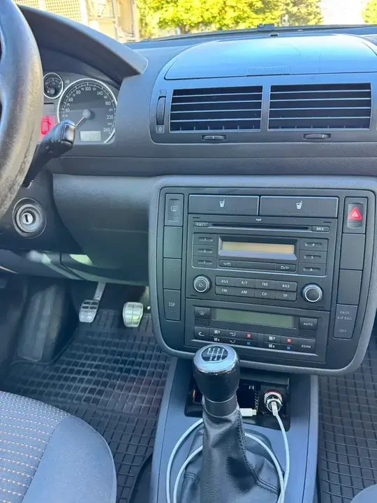 Seat Alhambra 2008 photo 3