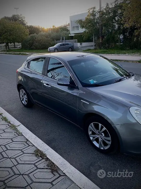 Alfa Romeo Giulietta 2011 photo 3