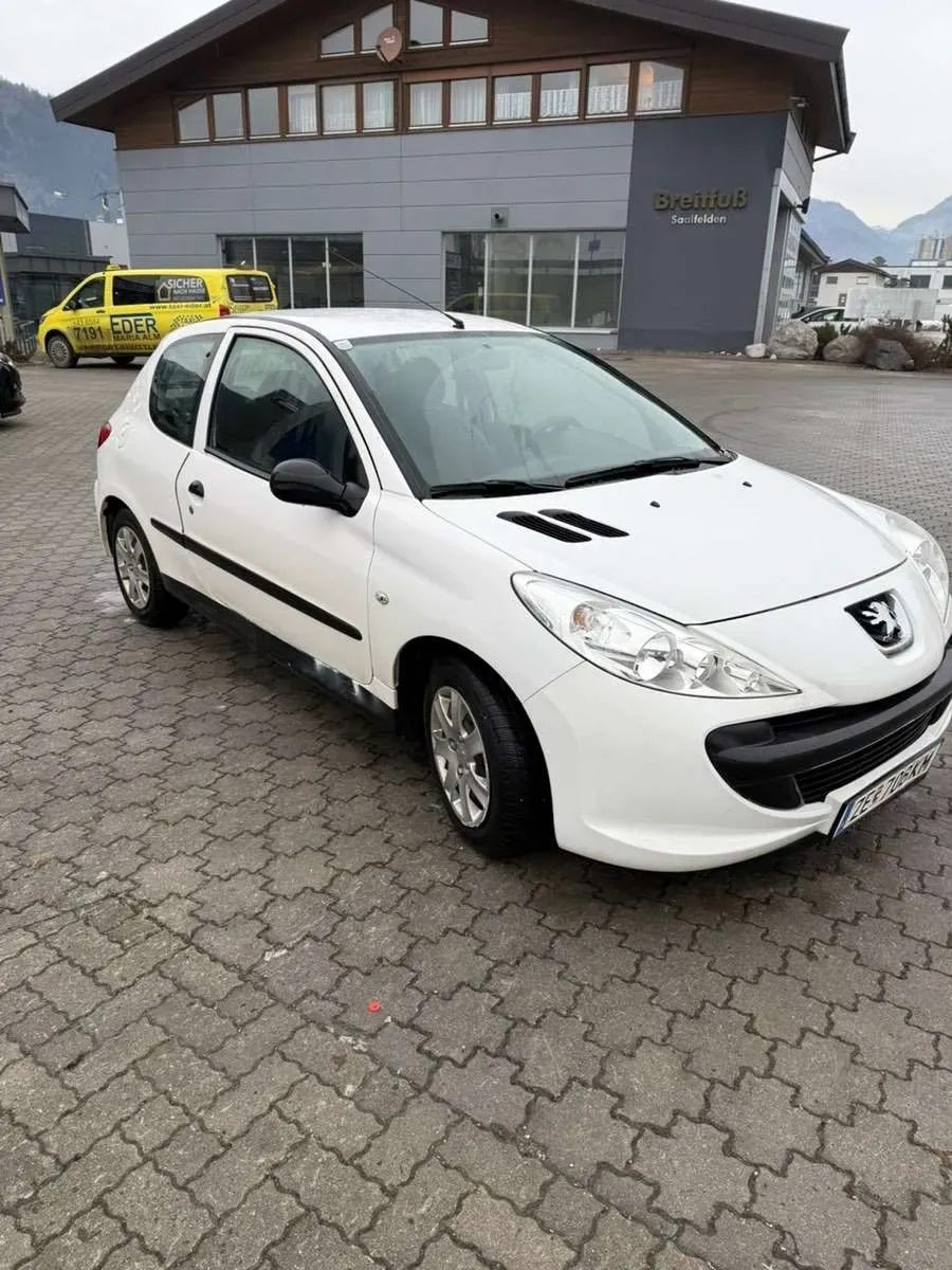 Peugeot 206 2011 photo 2