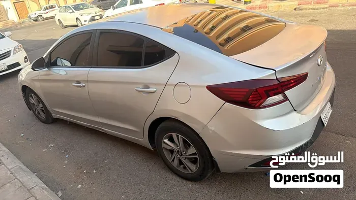 Hyundai Elantra 2019 photo 2