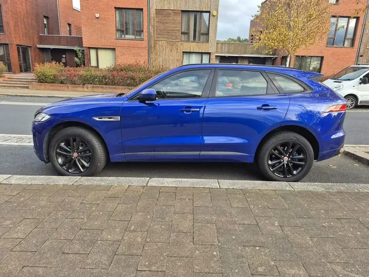 Jaguar F-Pace 2017 photo 2