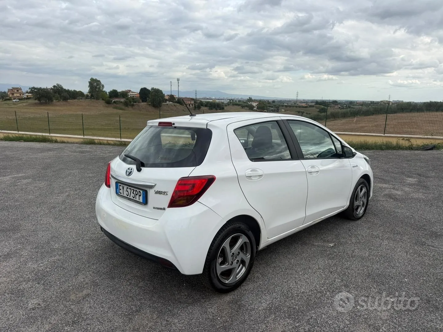 Toyota Yaris 2017 photo 4