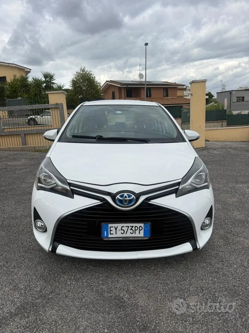 Toyota Yaris 2017 photo 2