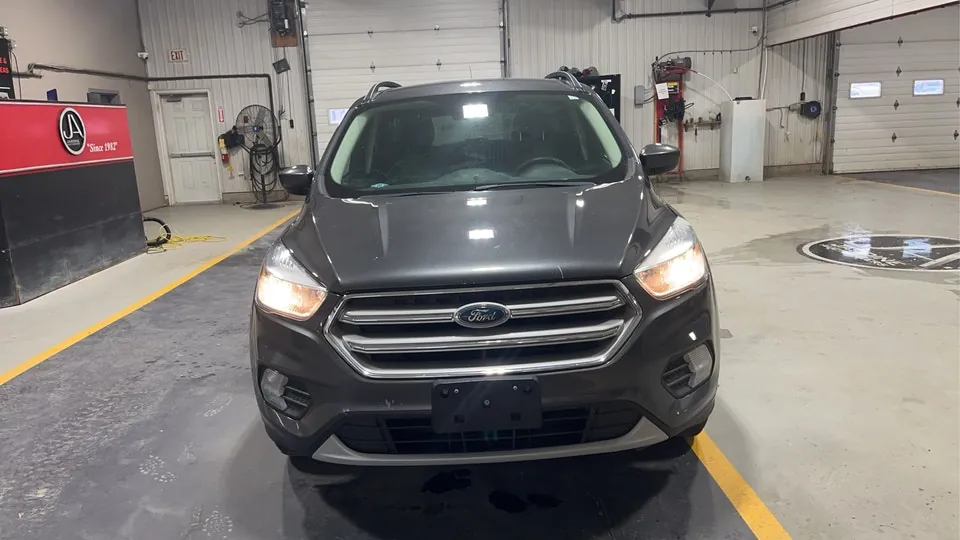 Ford Escape 2018 photo 2