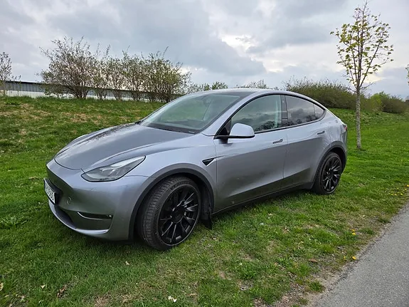 Tesla Model Y 2023 photo 4