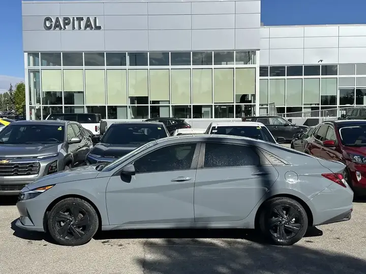 Hyundai Elantra 2023 photo 3