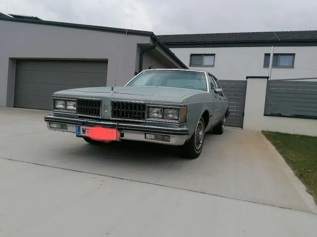 Oldsmobile Delta 88 Royal 1981 photo 2
