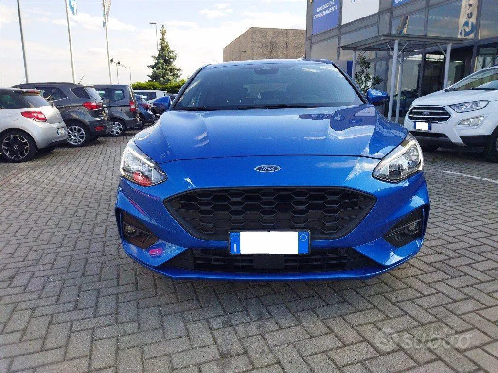 Ford Focus 2022 photo 2