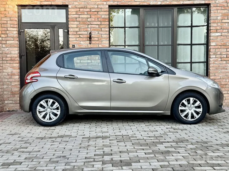 Peugeot 208 2013 photo 5