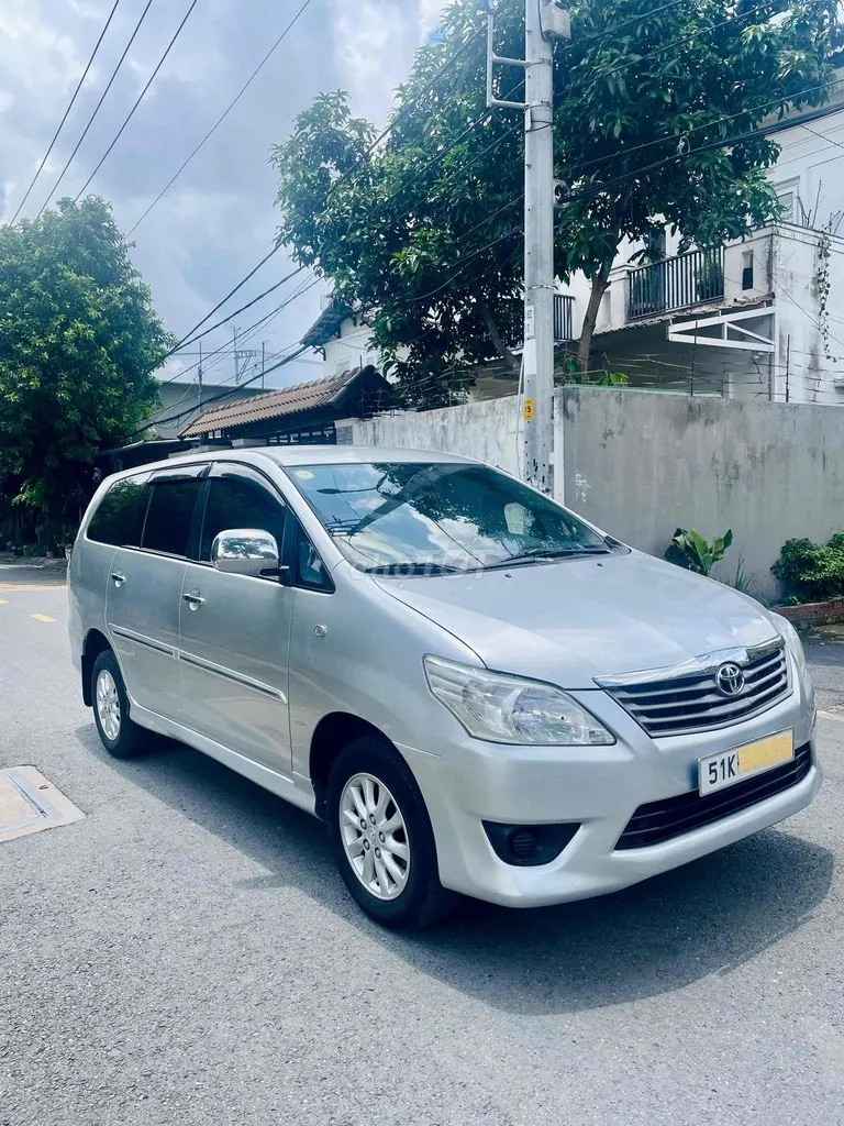 Toyota Innova 2012 photo 2