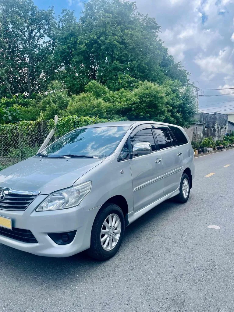 Toyota Innova 2012 photo 3