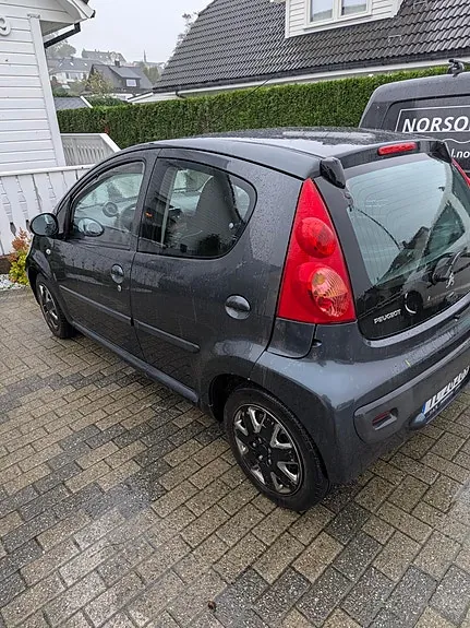 Peugeot 107 2010 photo 2