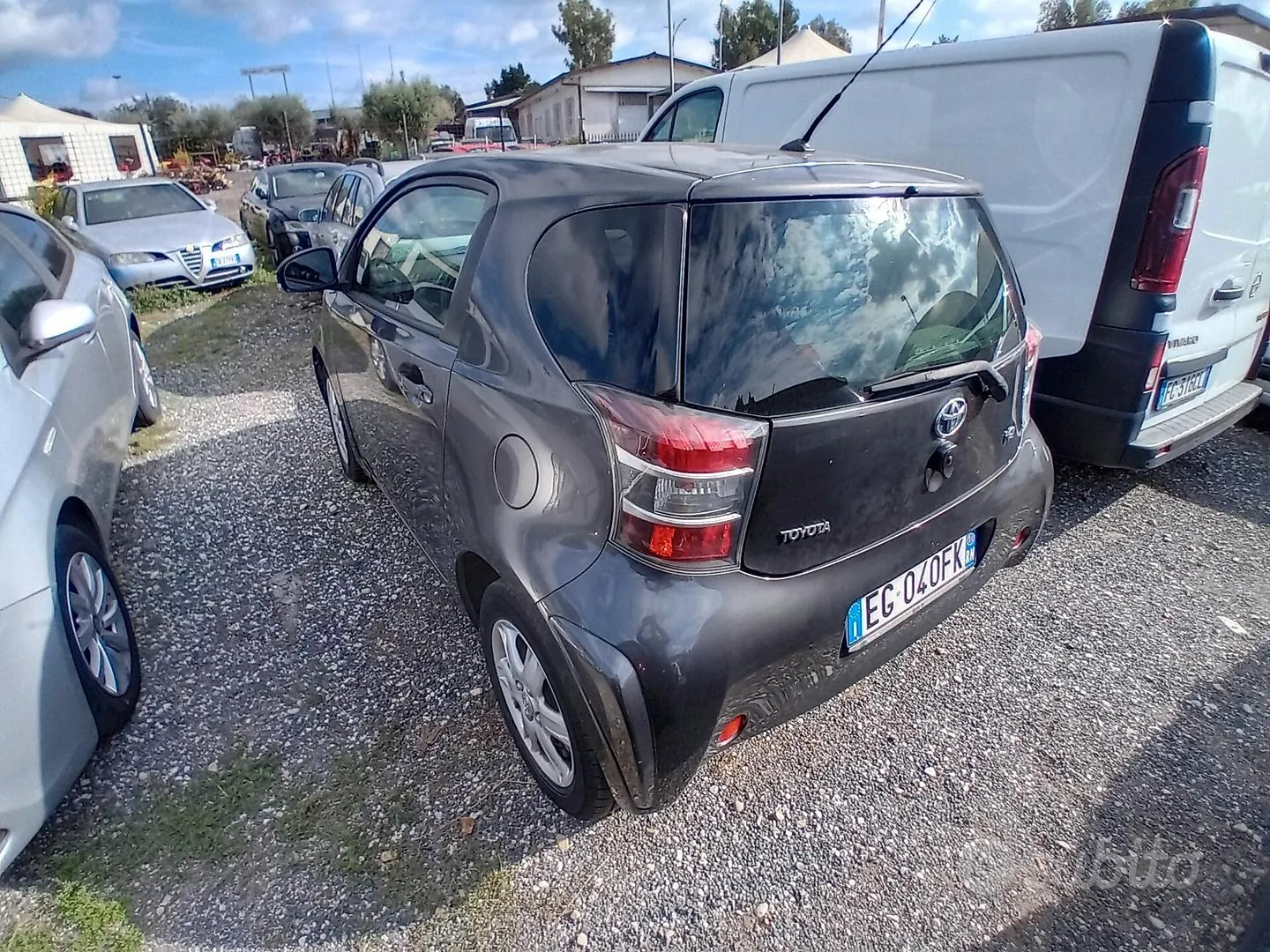 Toyota Iq 2011 photo 4
