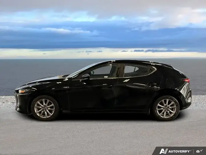 Mazda Mazda3 2023 photo 3