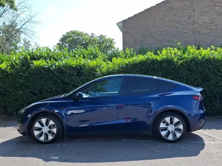 Tesla Model Y 2023 photo 4