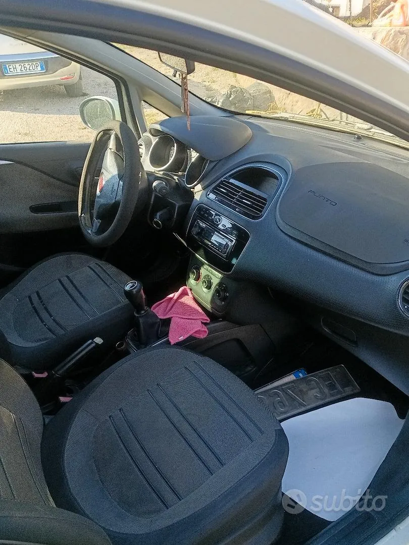Volkswagen Polo 2011 photo 5