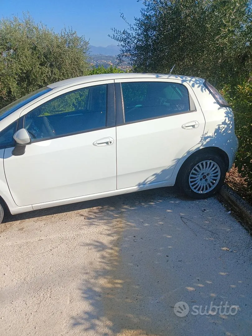 Volkswagen Polo 2011 photo 3