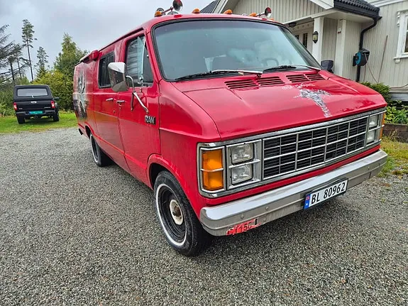 Dodge B200