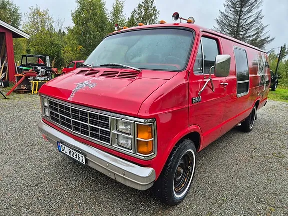 Dodge B200 1982 photo 3