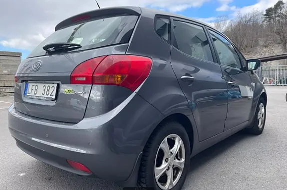 Kia Venga 2011 photo 2