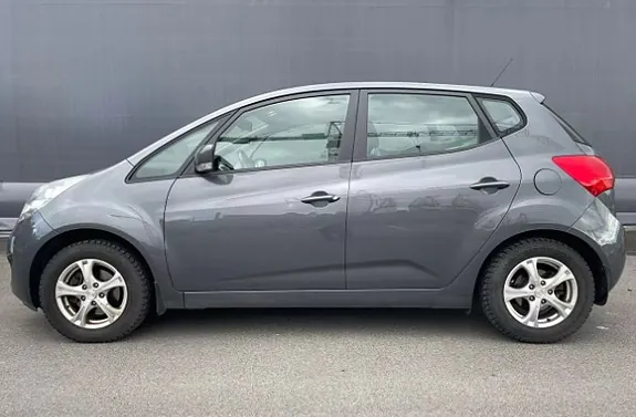 Kia Venga 2011 photo 3