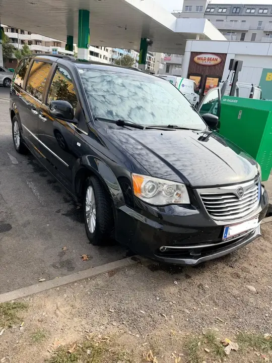 Lancia Voyager 2012 photo 3
