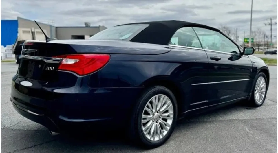 Chrysler 200 2011 photo 3