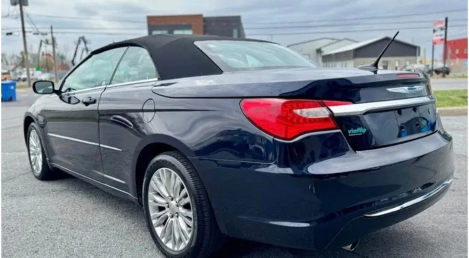 Chrysler 200 2011 photo 4