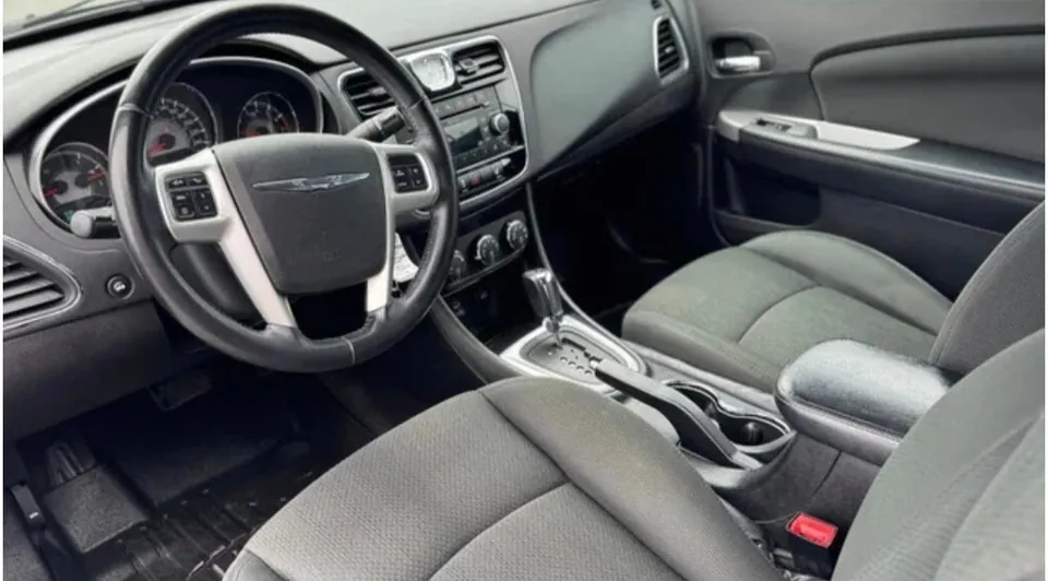 Chrysler 200 2011 photo 5