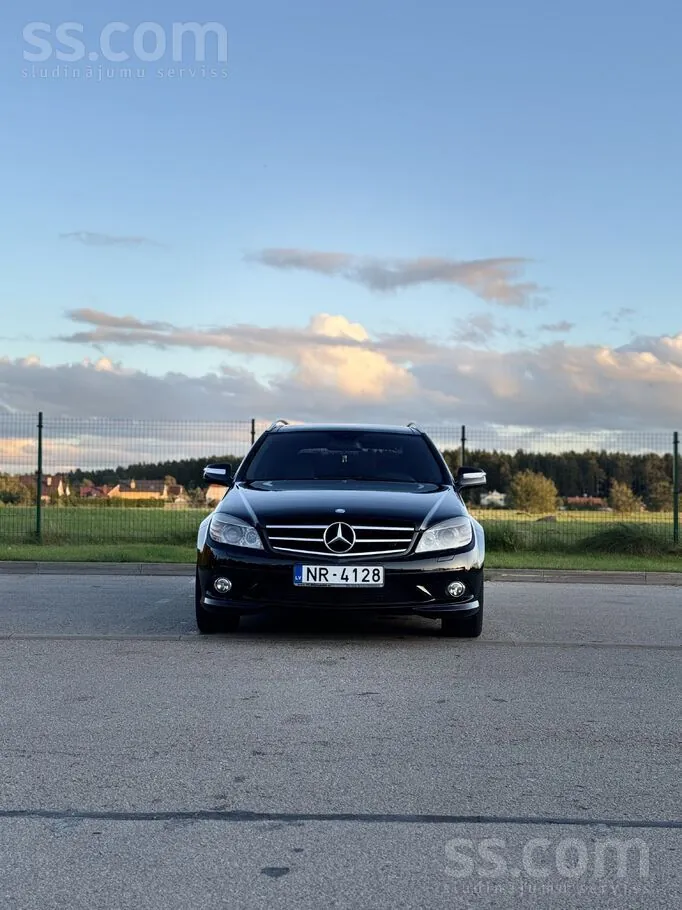 Mercedes-Benz C320 2008 photo 2