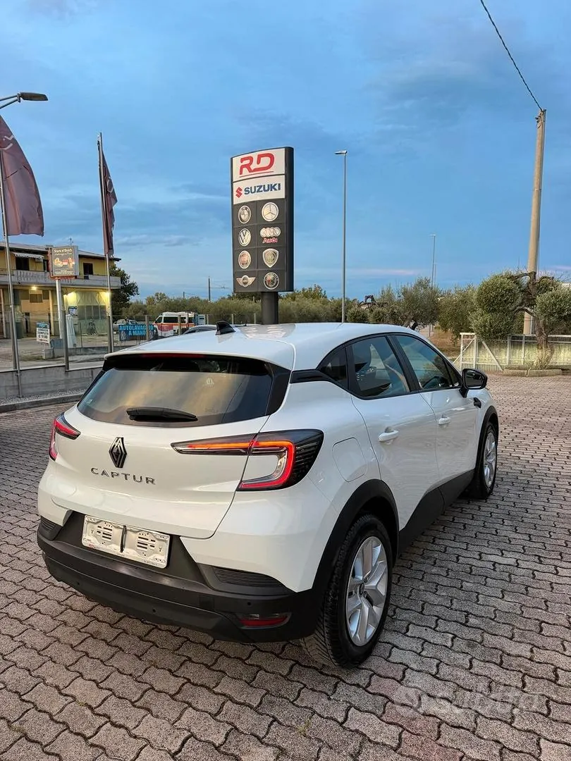 Renault Captur 2025 photo 2