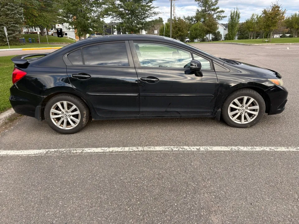 Honda Civic 2012 photo 2