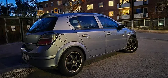 Opel Astra 2010 photo 3