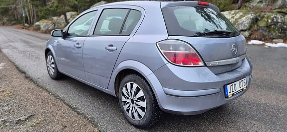 Opel Astra 2010 photo 5