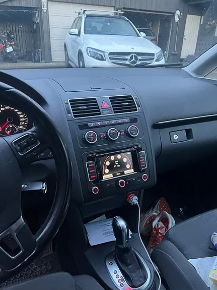 Volkswagen Touran 2014 photo 2
