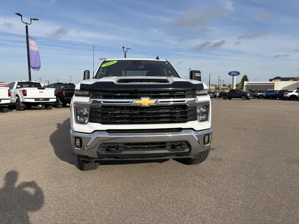 Chevrolet Silverado 3500Hd 2025 photo 2