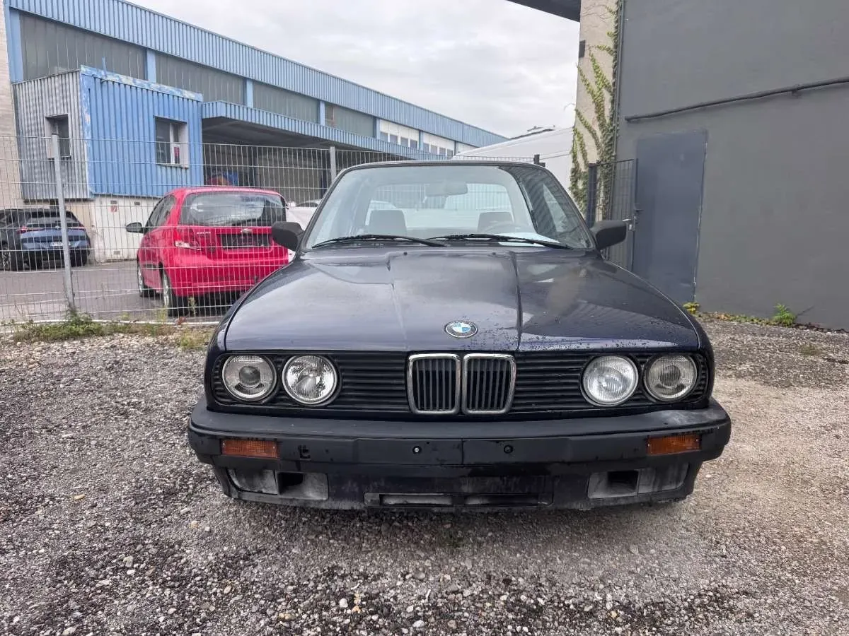 BMW 3 Series 1989 photo 2