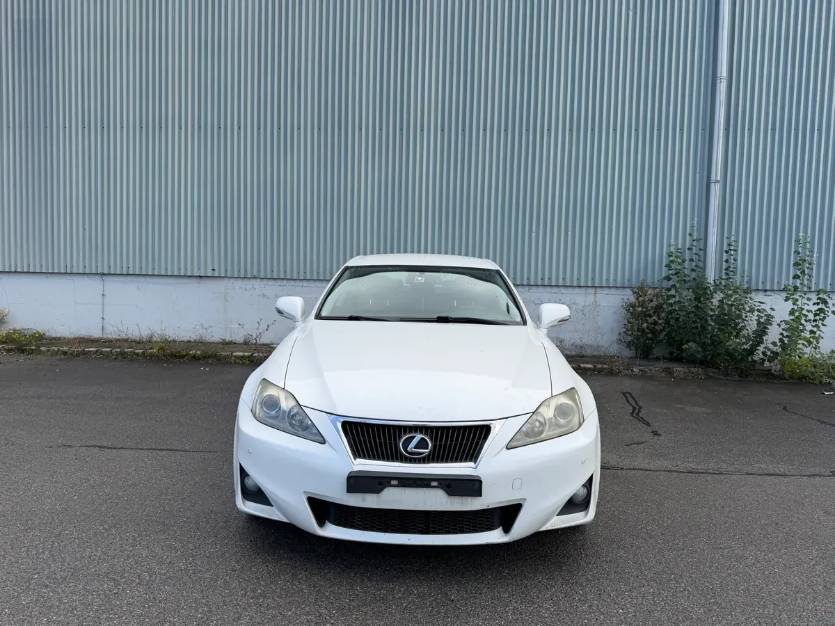 Lexus Is 2010 photo 2