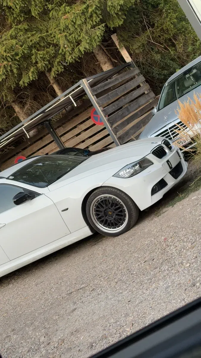 BMW 3 Series 2011 photo 3