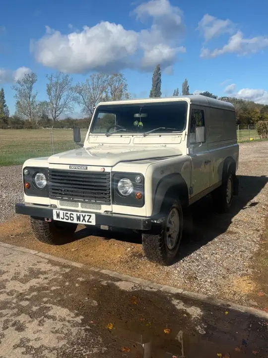 Land Rover Defender 110 2006 photo 2