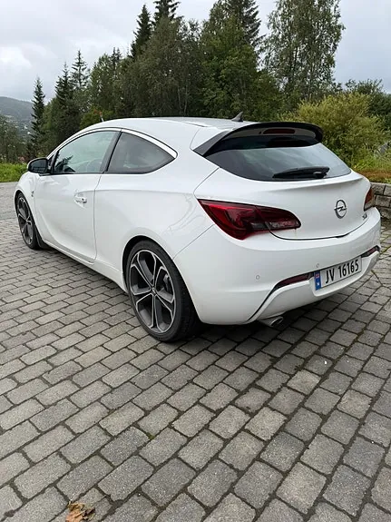 Opel Astra 2012 photo 3