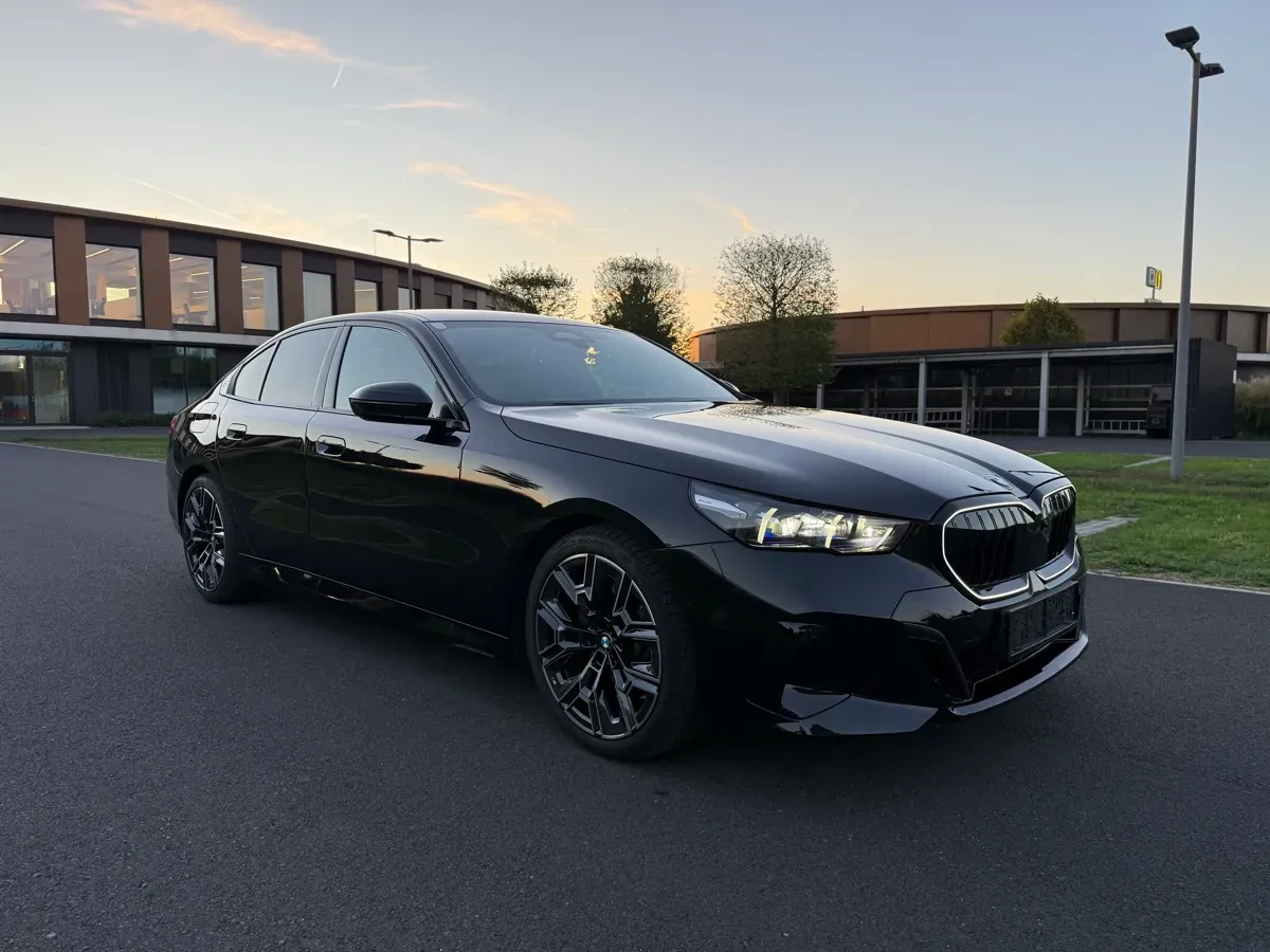 BMW 5 Series 2025 photo 3