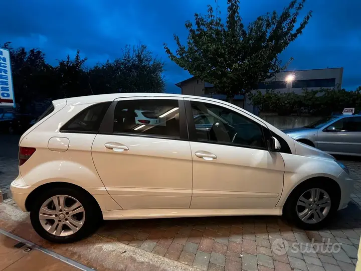Mercedes-Benz B 180 Cdi 2009 photo 4