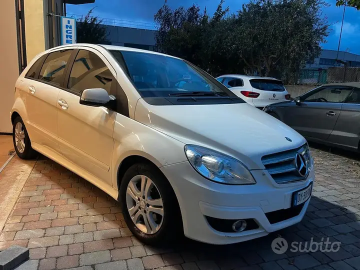Mercedes-Benz B 180 Cdi 2009 photo 3