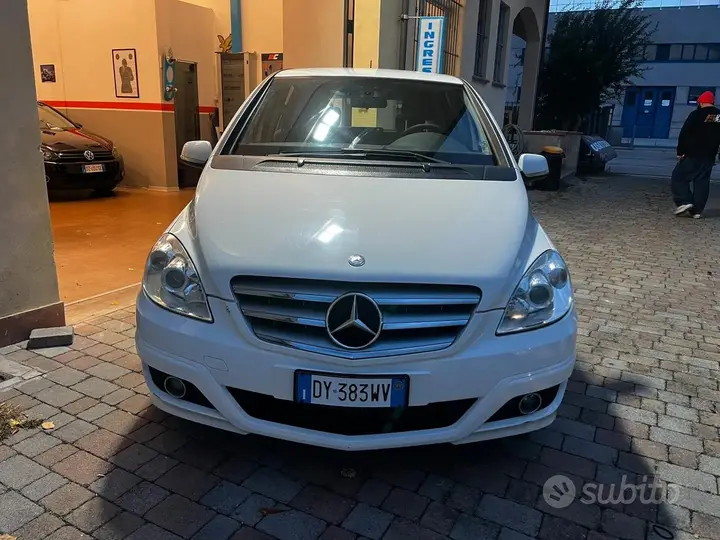 Mercedes-Benz B 180 Cdi 2009 photo 2