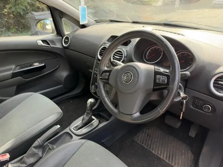Vauxhall Corsa 2010 photo 3