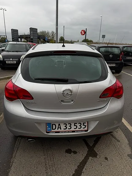 Opel Astra 2010 photo 4