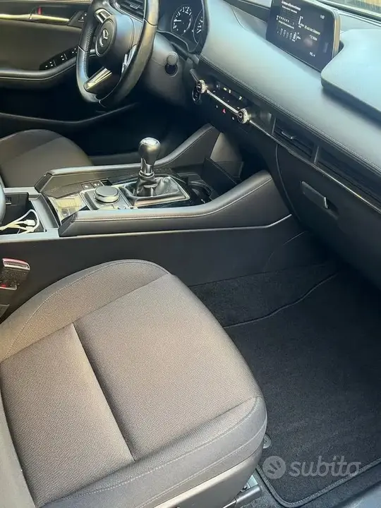 Mazda 3 2023 photo 2
